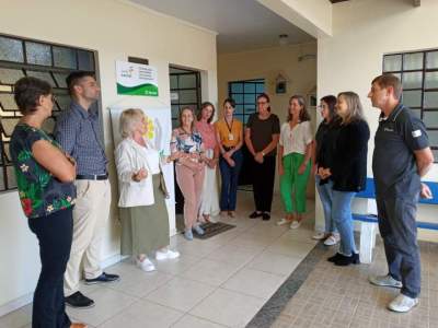 Representantes da cooperativa estiveram em solenidade para apresentação das melhorias na APAE