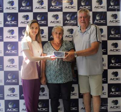 Iracema de Oliveira, cliente da Farmácia Farmabel, ganhou um iPhone 12