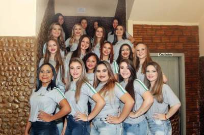 As 19 candidatas aos títulos de rainha, princesas e simpatia 