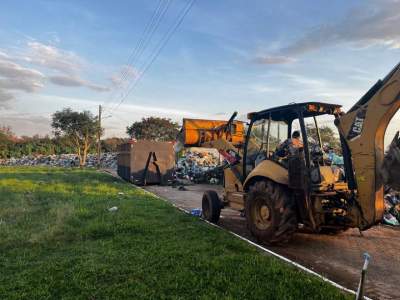 Inicia o transporte de resíduos doméstico armazenados temporariamente no Parque de Eventos