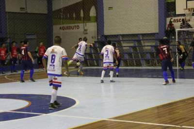 Pivô Digo (chutando a gol) marcou dois na vitória do Atlético sobre o São José