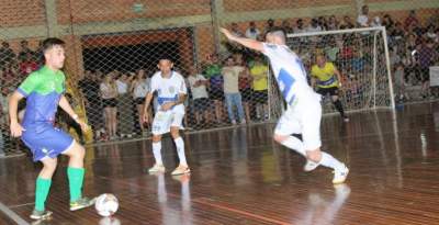 Marvados vence UGF com dois gols do ex-seleção Valdin