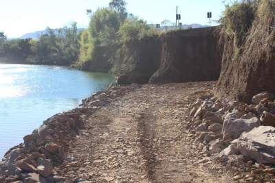 Área da contenção de pedras será de 300 metros para conter assoreamento do rio sobre a rodovia