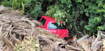 Automóvel sai da pista na Prainha