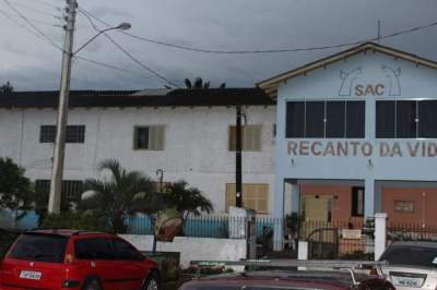 No Recanto da Vida, pelo menos sete telhas de brasilit foram avariadas