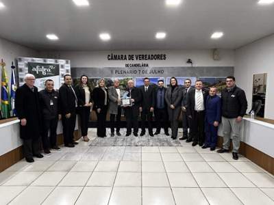 Durante a solenidade, Marcílio Drescher e o gerente da Loja Afubra de Candelária, Juliano Rohers, foram agraciados com placas de homenagem.