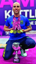 Candelariense se destaca em competição internacional de Kettlebell
