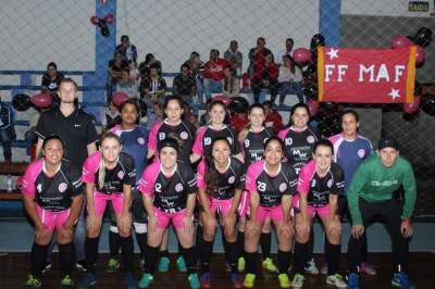 A equipe do Maf Futsal: vice-campeão feminina