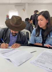 Familias de candelaria na assinatura dos contratos casa