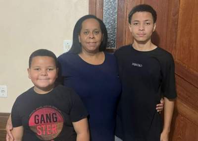 Débora Silveira Pereira, mãe de Rafael Pereira Motta de Lima e Mateus Pereira Motta de Lima
