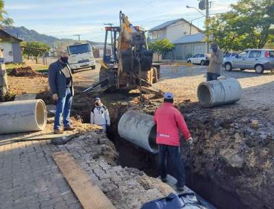 Secretaria de Obras resolve problema de alagamento na Marechal Deodoro