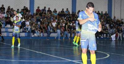 Juninho comemora um dos gols do Marvados: gol da vitória foi anotado a poucos segundos do final