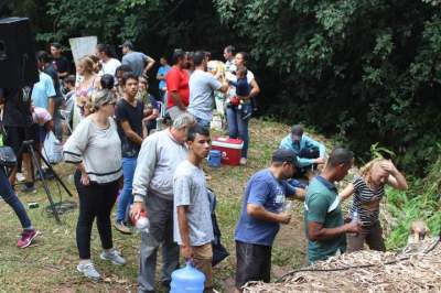 Ao longo do dia, foi registrada uma movimentação constante junto à fonte 