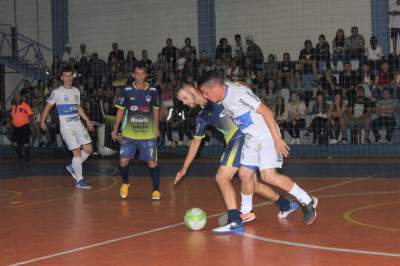 Partida de futsal interrompida por agressão ao árbitro reiniciará na terça