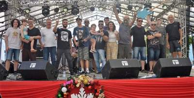 Show a cargo do Grupo Rock movimentou a rua coberta no domingo