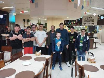 Candelarienses brilham em torneio regional de Xadrez