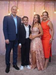 Maria Helena comemora seus 15 anos com festa emocionante em Candelária