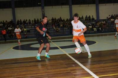 Equilíbrio marca abertura do Municipal de Futsal