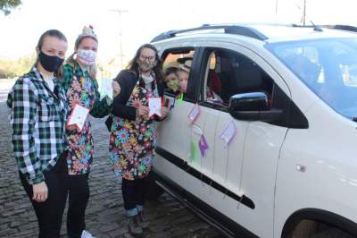 Medianeira: drive thru em estilo de festa junina