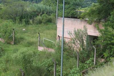 Em ruínas, Centro Esportivo Weiss Berg deve virar área verde
