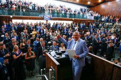 Adolfo Brito é empossado como presidente da ALRS em sessão solene