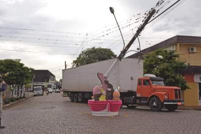 Incidente aconteceu na Avenida Pereira Rego, no centro (Fotos: Diego Foppa • Folha) 