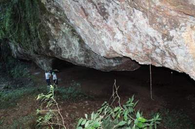  Imagem externa da gruta sob outro ângulo