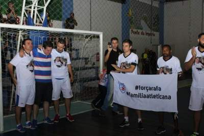 O presidente do Atlético, Rafael Vezentini, se emocionou com a demonstração de solidariedade antes da partida