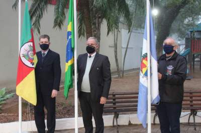 Solenidade na praça marca comemoração do aniversário de Candelária