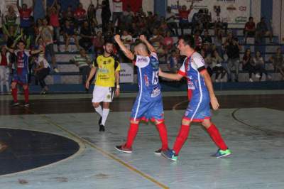 Pìolho deu assistências e marcou dois gols na partida