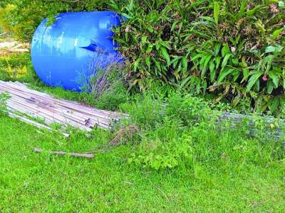 Materiais para obra de rede de água estão largados há cerca de dois anos
