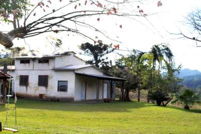 Entre as colinas do Alto Passa Sete, a cerca de 12 km do centro de Candelária, situa-se a Agroindústria Rodeio da Figueira