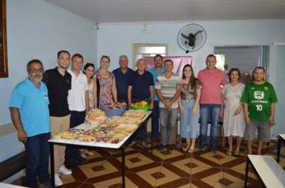 Vereadores e assessores tomaram um café com os internos do Recanto da Vida (Créditos: Matheus Haetinger)