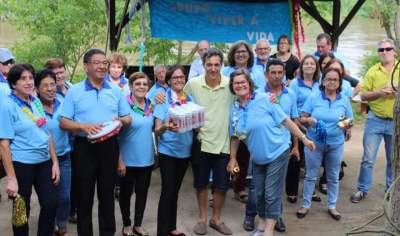 Vanderlei Steinhaus com o grupo Viver a Vida, uma das duas melhores torcidas do evento