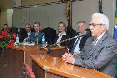Câmara concede títulos de cidadão candelariense para o médico Vasconcellos e o pastor Erohin
