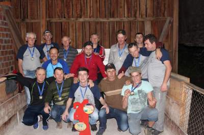 A equipe do Gaúcho com o troféu de vice-campeão