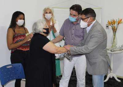 Médicos Fábius e Gomes ganham homenagem no hospital