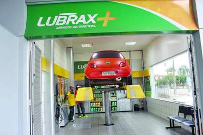 Informe Comercial: Posto Esquinão apresenta o sistema Lubrax +, um novo conceito em troca de óleo 