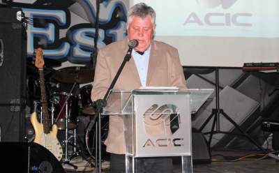 ACIC presta homenagem a associados