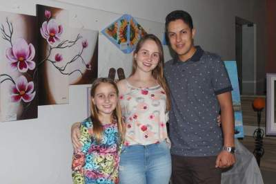  Caroline Hirsch, Julia Hirsch e Felipe de Oliveira 