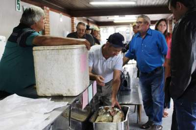 Feira do Peixe: dada a largada para o comércio de pescados que permanecerá até a manhã de sexta