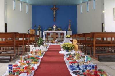 Os alimentos arrecadados foram levados até a Igreja Matriz