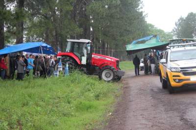 Moradores bloqueiam a ERS-410 em protesto contra as más condições da rodovia  