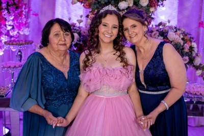 As 3 gerações, a avó Gessi e a mãe Adelane com a aniversariante Poliana Butzlaff