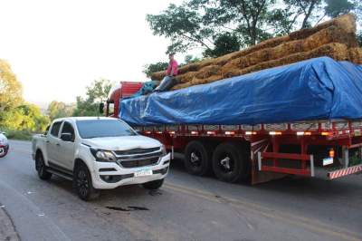 Caminhões viram carregamento de fumo na ERS-400