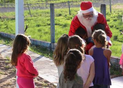 Marceneiro aposentado, uma promessa levou Seu Arlindo a se transformar em um legítimo Papai Noel