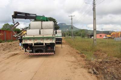 Na continuação da Rua Botucaraí, as obras também estão focadas no sistema de drenagem