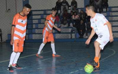 Os jogos de sexta do Municipal de futsal tiveram vitórias da Semal e do Maxxy