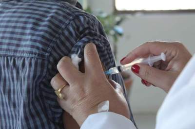 Vacinação atende público com comorbidades