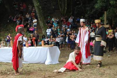 O julgamento de Jesus, ao final condenado pelo povo: “crucifica-o”